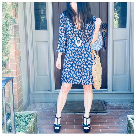 Beautiful tie back floral dress - Picture 3 of 8